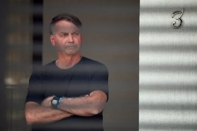 Supremo Tribunal Federal Determina Vigilância Ininterrupta da Prisão Domiciliar de Jair Bolsonaro - Imagem do artigo original