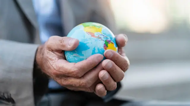 Tarifas de Donald Trump Impulsionam Geoeconomia e Alteram Ordem Global; Brasil Encarra Dilemas - Imagem do artigo original