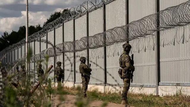 Europa fortalece fronteiras em nova estratégia defensiva contra eventual agressão russa - Imagem do artigo original