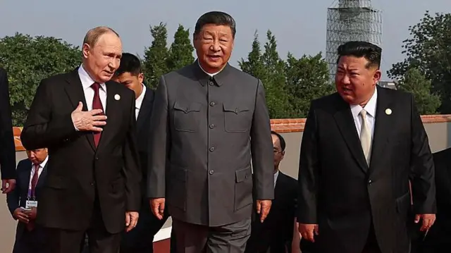 China Apresenta Xi Jinping Liderando Desafio Global em Parada Militar com Putin e Kim Jong-un - Imagem do artigo original