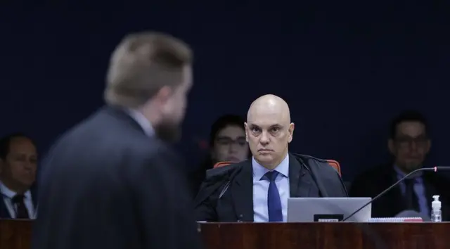 Julgamento no STF: Defesas Criticam Moraes e Afastam Réus de Acusações Contra Bolsonaro - Imagem do artigo original