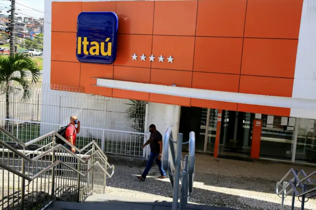 Demissão Itaú Home Office: Cerca de Mil Funcionários Desligados - Imagem do artigo original