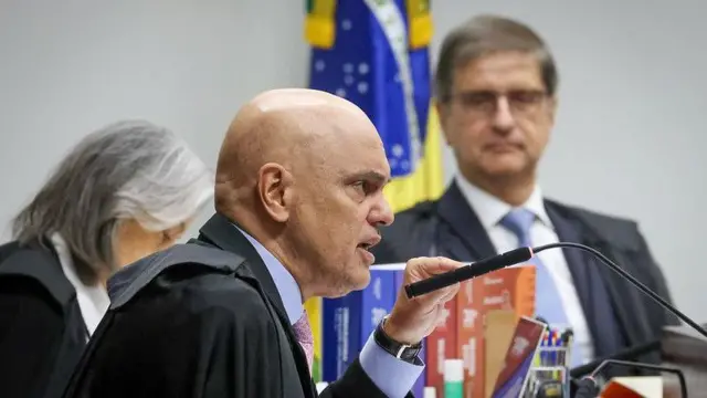 Moraes Vota no Julgamento de Bolsonaro; Defesas Refutadas - Imagem do artigo original