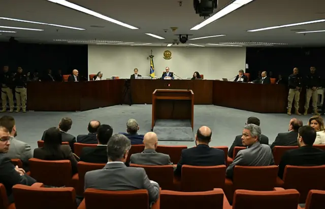 Voto de Fux Absolve Bolsonaro e Gera Surpresa no STF - Imagem do artigo original