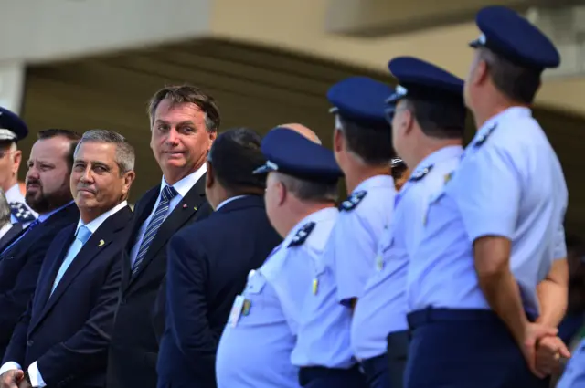 Bolsonaro Condenado: Militares Mantêm Salário e Patente Pós-STF - Imagem do artigo original