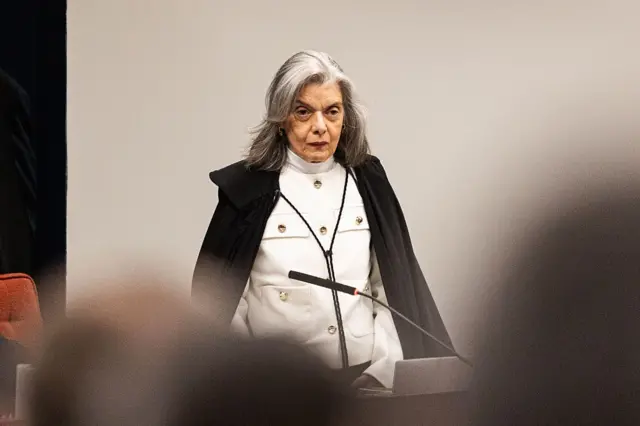 Condenação de Bolsonaro: Voto Crucial de Cármen Lúcia - Imagem do artigo original