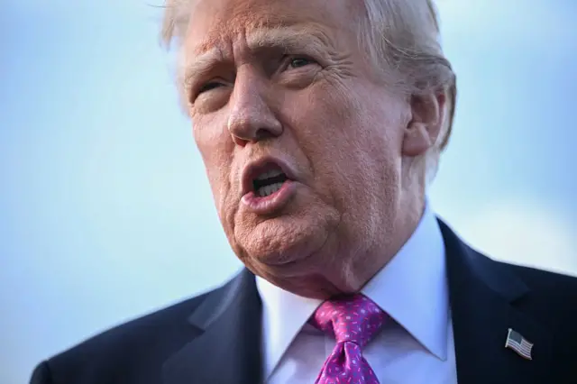 Trump anuncia novo ataque a barco da Venezuela com drogas - Imagem do artigo original