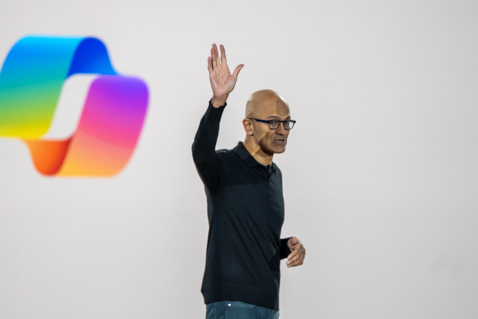 Satya Nadella: Microsoft Teme Irrelevância na Era da IA - Imagem do artigo original