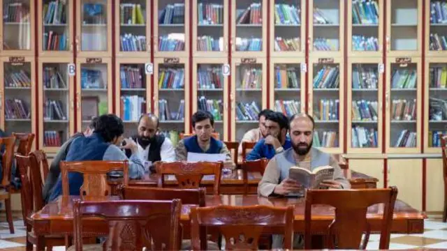 Talebã proíbe livros de autoria feminina em universidades - Imagem do artigo original