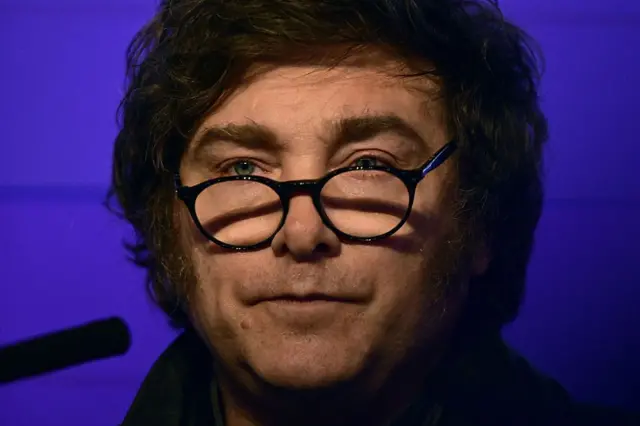 Javier Milei: Crise política e econômica abala governo argentino - Imagem do artigo original