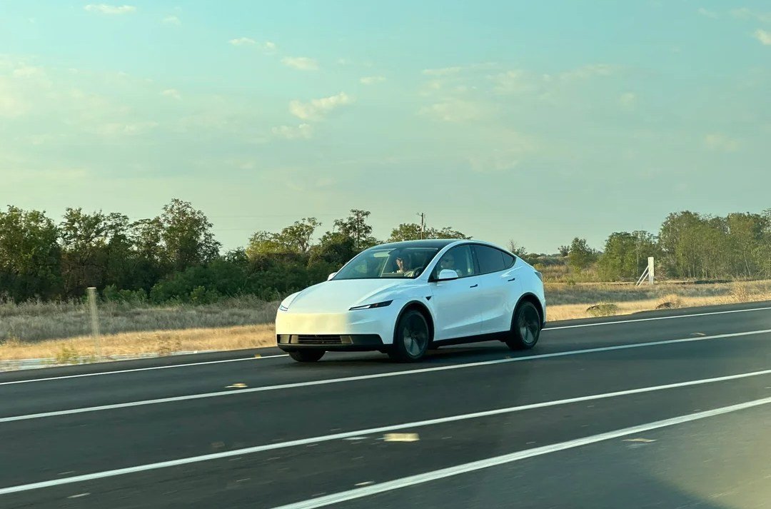 Tesla revela Model Y mais barato com design simplificado - Imagem do artigo original