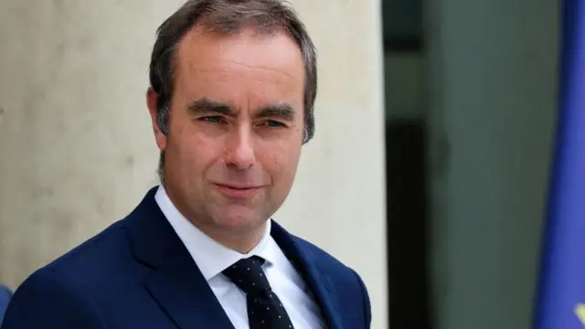 França: Sébastien Lecornu Renuncia Após Menos de Um Mês no Cargo - Imagem do artigo original