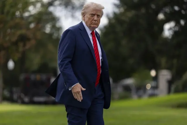 Trump ameaça tarifas de 100% à China por terras raras - Imagem do artigo original