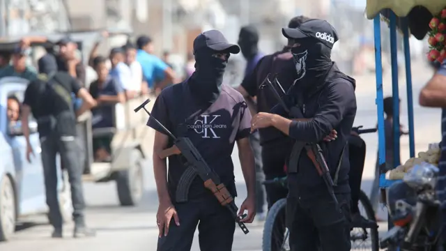 Confrontos Violentos: 27 Mortos em Gaza entre Hamas e Clã Dughmush - Imagem do artigo original