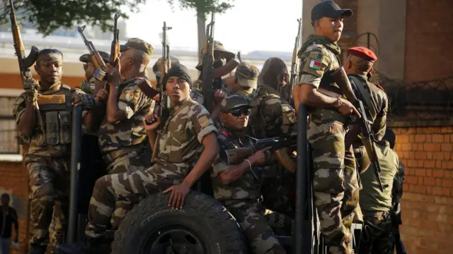Militares em Madagascar Assumem Poder Após Impeachment - Imagem do artigo original