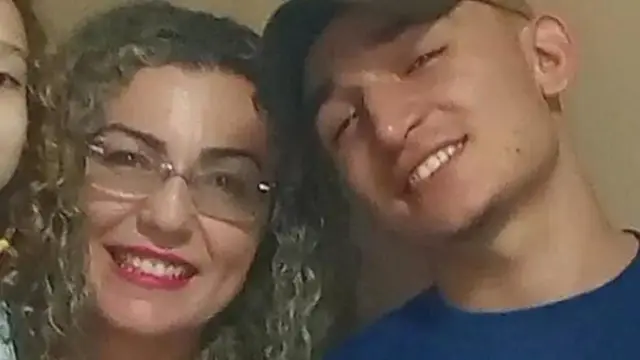 João Gomes Reencontra e Homenageia Professora em Show na Cidade Natal - Imagem do artigo original