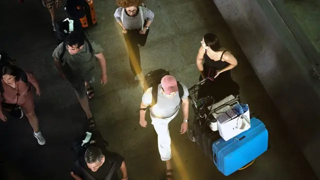 Tradução ao Vivo: AirPods Pro e o Futuro das Viagens - Imagem do artigo original