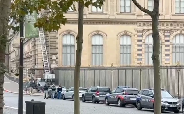 Roubo no Louvre: Ladrões levam joias da Coroa Francesa em Paris - Imagem do artigo original