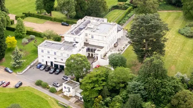 Acordo da Royal Lodge com Príncipe Andrew Detalhado - Imagem do artigo original