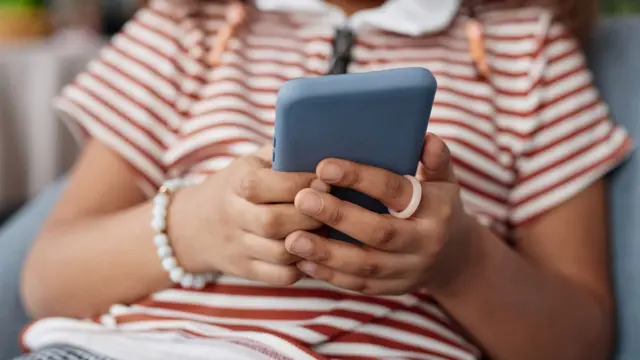 Jovem vítima de Grupo Satânico Online levanta alerta global - Imagem do artigo original